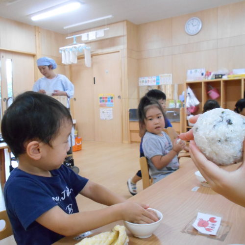 おにぎりつくったよ!【パリス将監西保育園】 おにぎりつくったよ!【パリス将監西保育園】