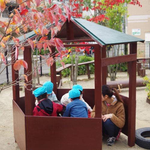 お家にペンキ塗ったよ！【パリス錦町保育園】