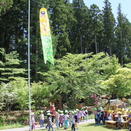 こいのぼりのレインボーちゃん!【パリス保育園】 こいのぼりのレインボーちゃん!【パリス保育園】