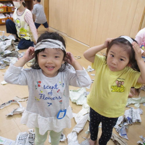 しんぶんしでビリビリパーティー!?【パリス将監西保育園】 しんぶんしでビリビリパーティー!?【パリス将監西保育園】