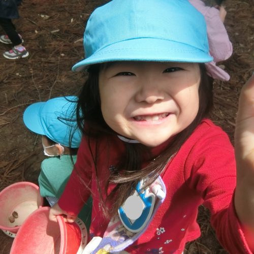 森へお使い？　【パリス保育園】