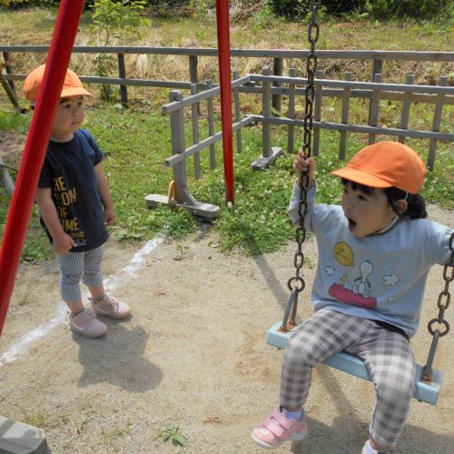 ブランコ大好きなんだけど…。【パリス保育園】
