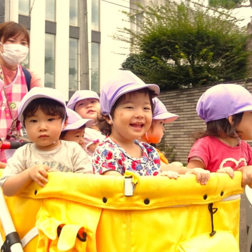 にじ組(1歳児)のリズム遊び!【パリス錦町保育園】 にじ組(1歳児)のリズム遊び!【パリス錦町保育園】