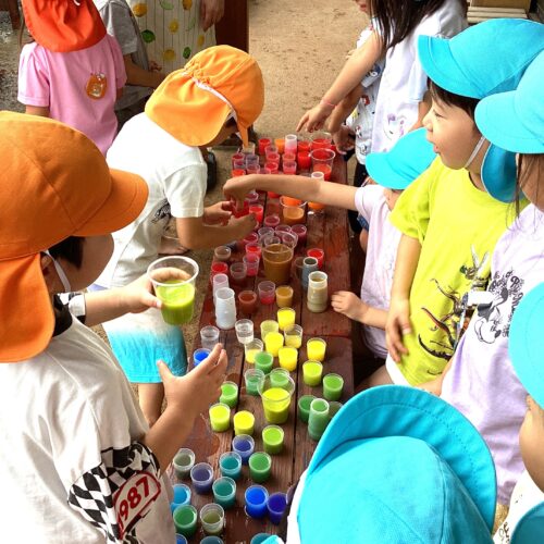 どんな色になるのかな？🔴🔵🟡【パリス将監保育園】