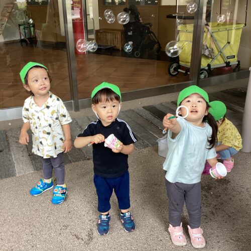 しゃぼん玉楽しいね♪【パリス榴岡保育園】